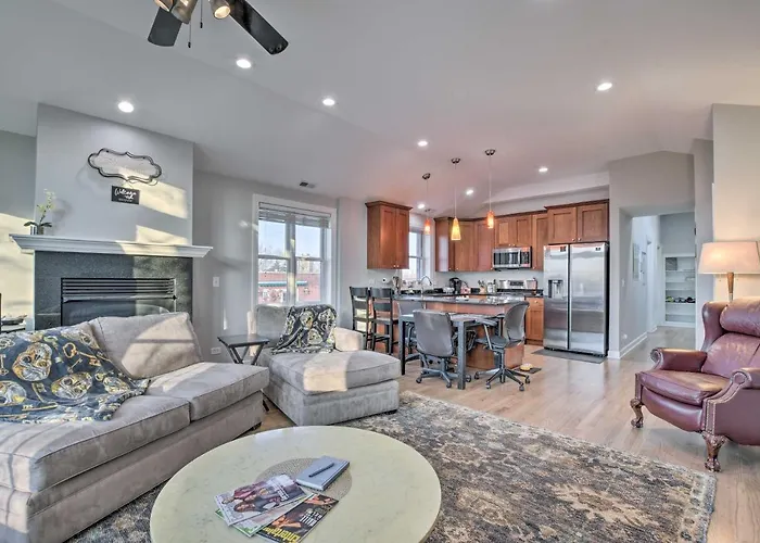 Holiday home With Balcony Walk To Cta Stations!