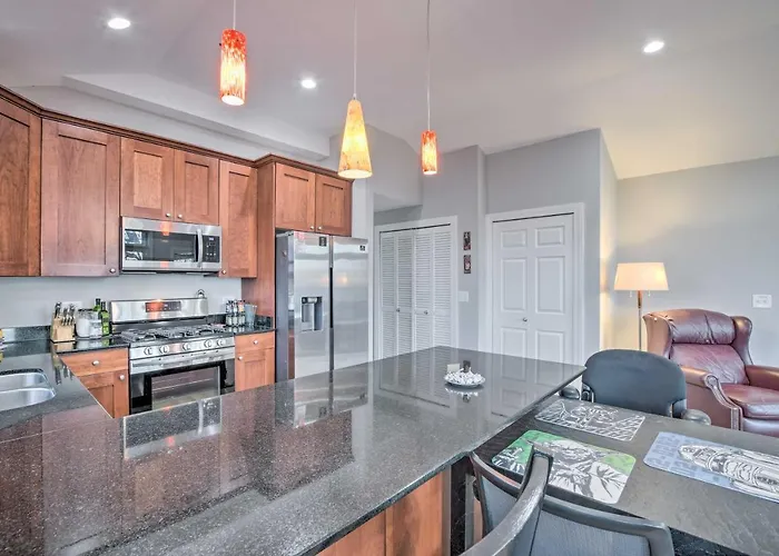 Holiday home With Balcony Walk To Cta Stations!