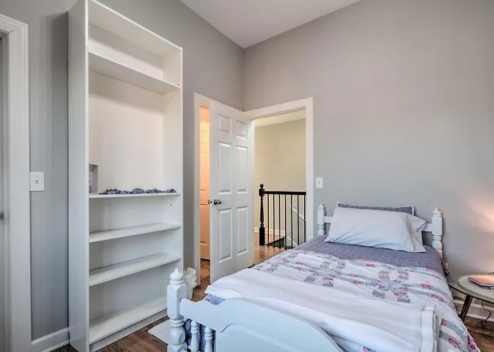 With Balcony Walk To Cta Stations! Holiday home Chicago