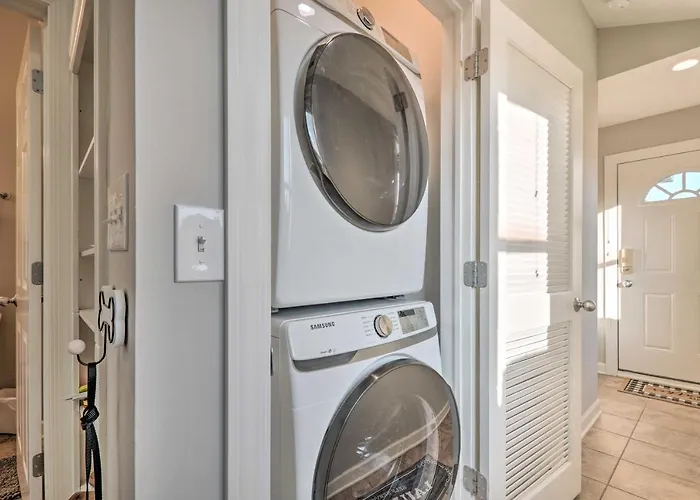 With Balcony Walk To Cta Stations! Holiday home