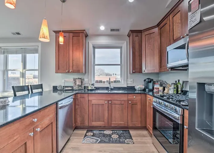 Holiday home With Balcony Walk To Cta Stations! *