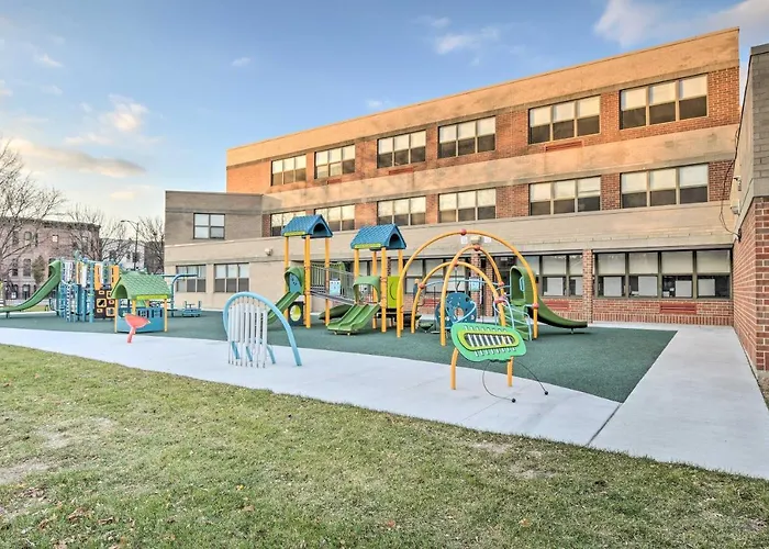 With Balcony Walk To Cta Stations! Holiday home Chicago