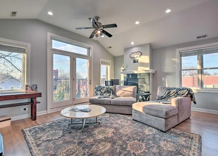 Holiday home With Balcony Walk To Cta Stations! *