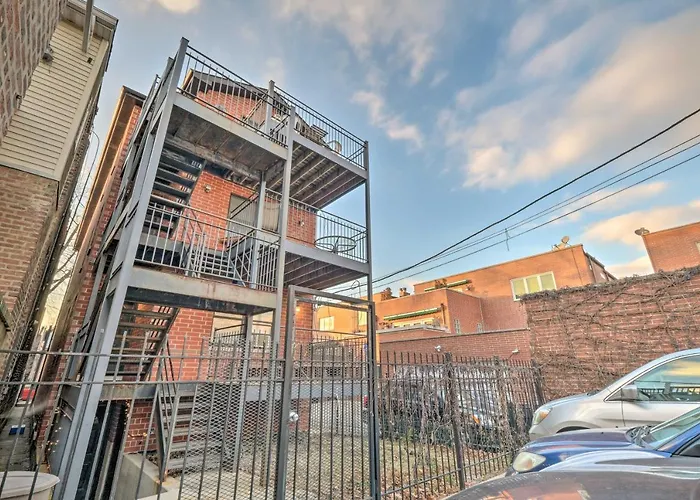 With Balcony Walk To Cta Stations! *